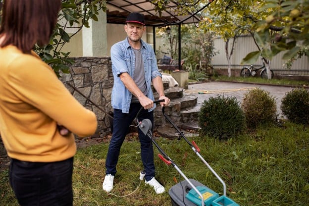 How Professional Landscape Maintenance Helps Protect Curb Appeal Year-Round